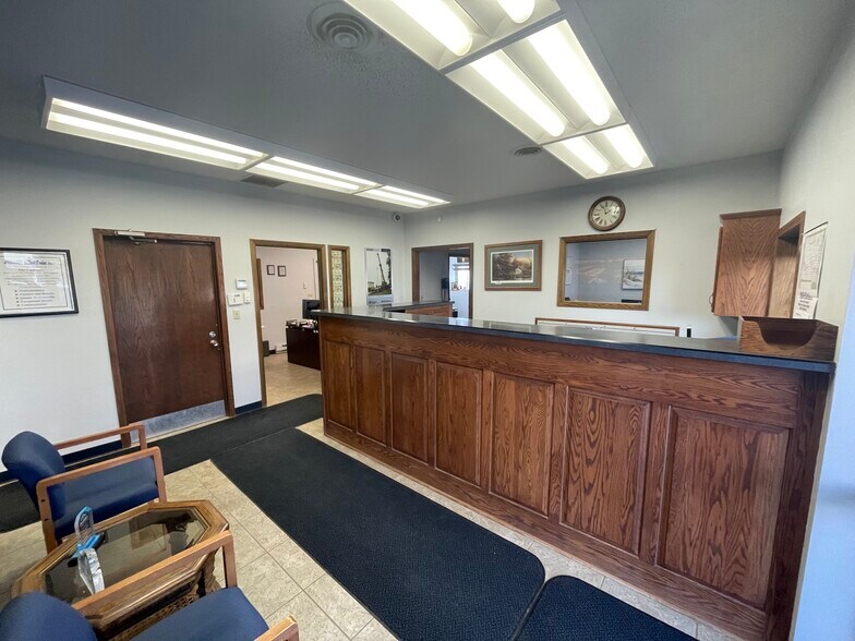 More Photos Of 701 E 48th St N, Sioux Falls Service For Sale