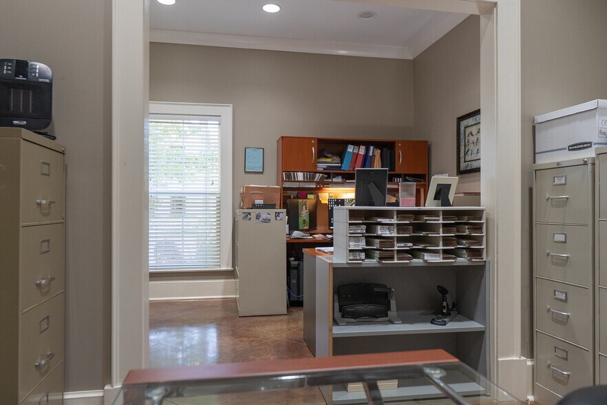 More Photos Of 40 Northtown Dr, Jackson Office Residential For Sale
