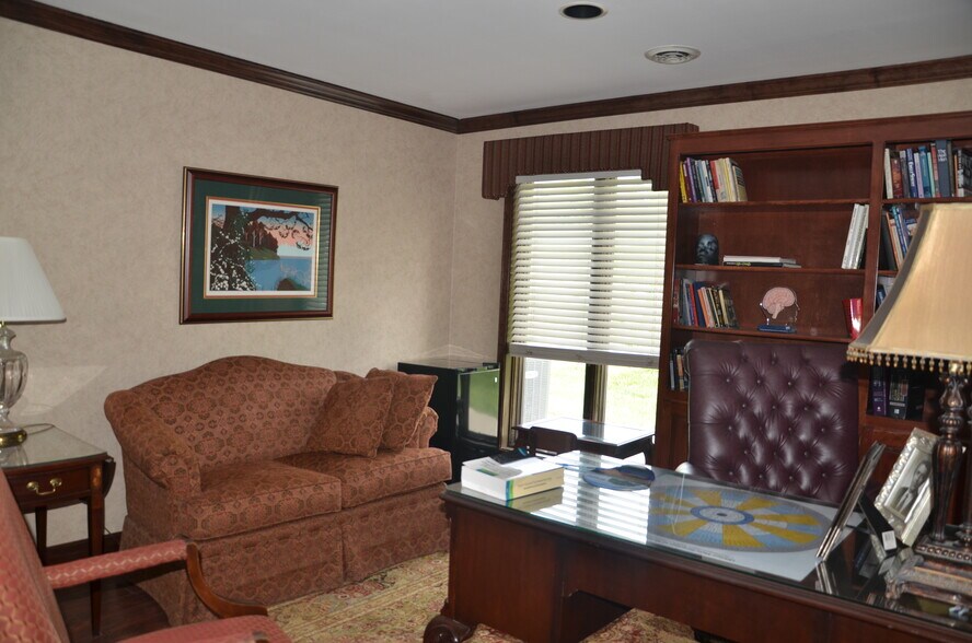 More Photos Of 5703-5713 NW 64th Ter, Kansas City Medical For Sale