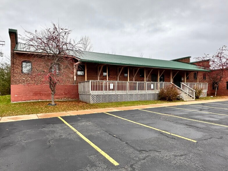 More Photos Of 118 3rd St E, Ashland Office For Sale