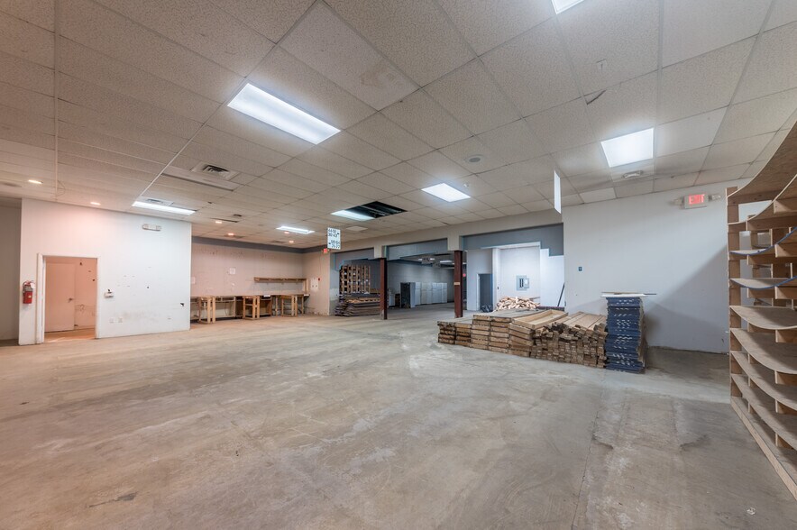 More Photos Of 1370 University Ave, Morgantown Storefront Retail Office For Lease