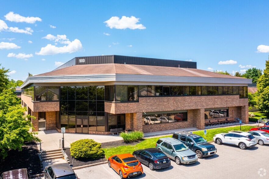 More Photos Of 900 Business Center Dr, Horsham Township Light Distribution For Sale