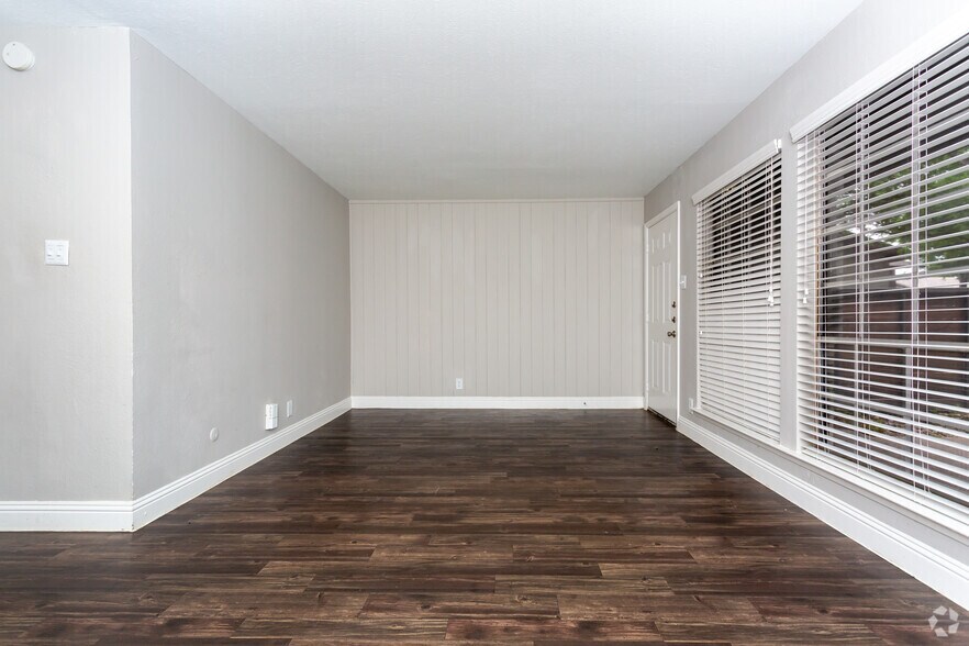 More Photos Of 2420 E Abram St, Arlington Apartments For Sale