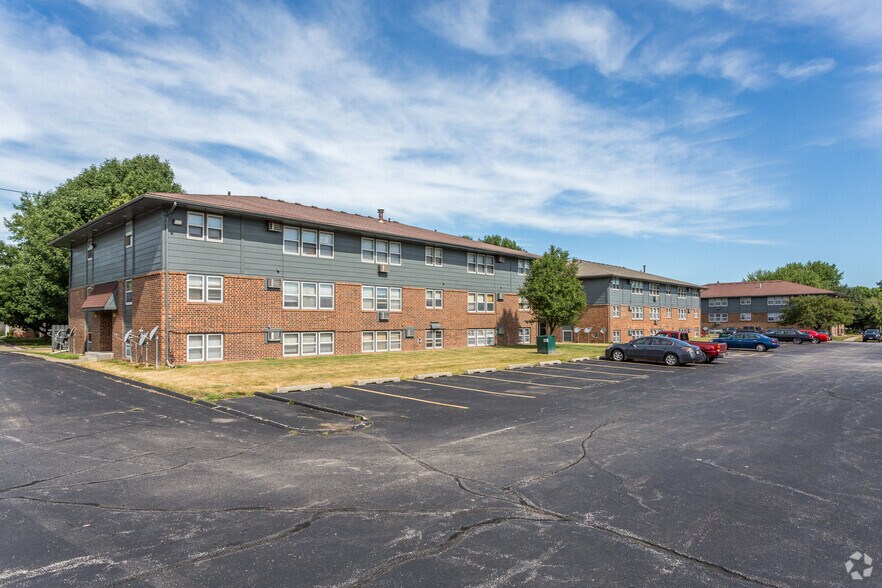 More Photos Of 317 NE Trilein Dr, Ankeny Apartments For Sale