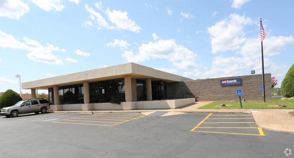More Photos Of 7001 John F Kennedy Blvd, North Little Rock Bank For Sale