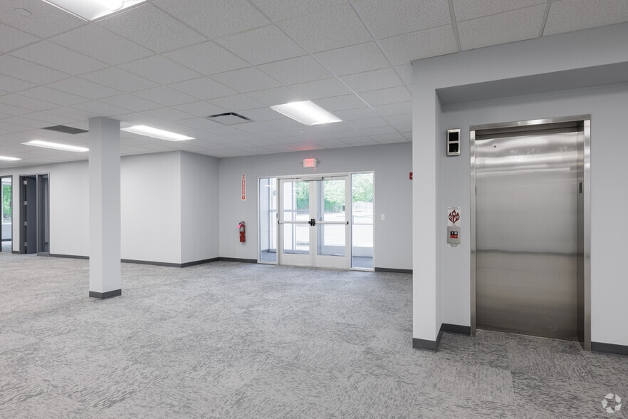 More Photos Of 261 River Rd, Clifton Distribution For Lease