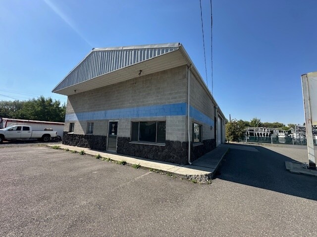 More Photos Of 427 Troy Rd, Moscow Warehouse For Sale