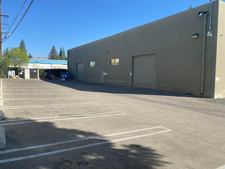 More Photos Of 9223 Eton Ave, Chatsworth Manufacturing For Lease