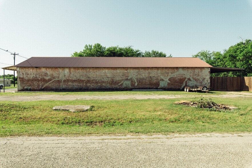 More Photos Of 75 Main St, Maxwell Warehouse For Sale