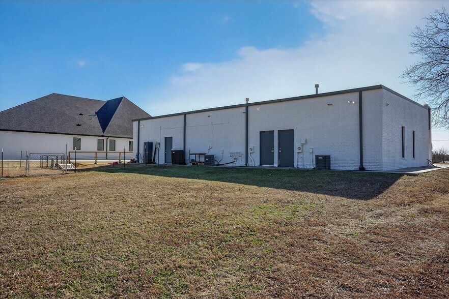 More Photos Of 17311 NE 23rd St, Choctaw Office For Lease