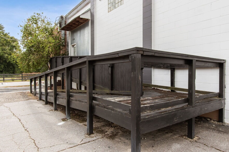 More Photos Of 30 Barber Rd, Macclenny Showroom For Sale