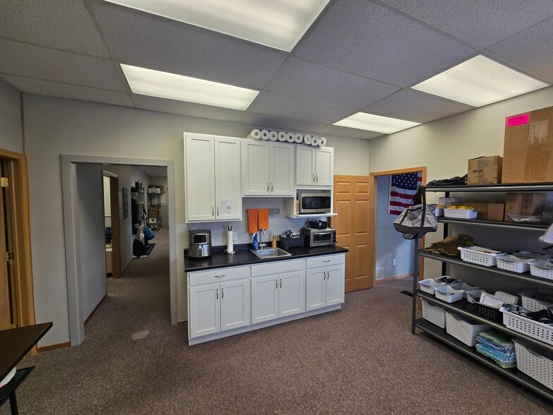 More Photos Of 1123 N 42nd St, Grand Forks Office For Sale