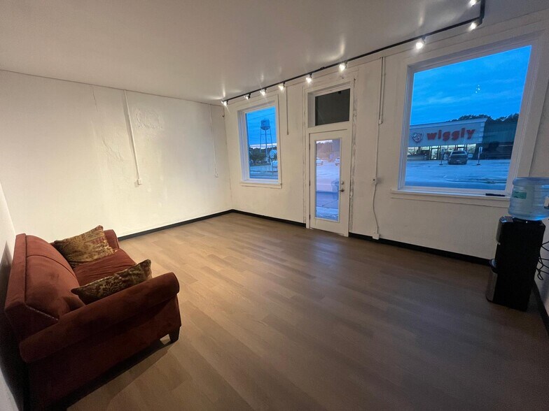 More Photos Of 47 S Ingold Ave, Garland General Retail For Sale