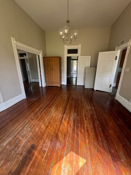 More Photos Of 612 S Rogers St, Waxahachie Office For Sale