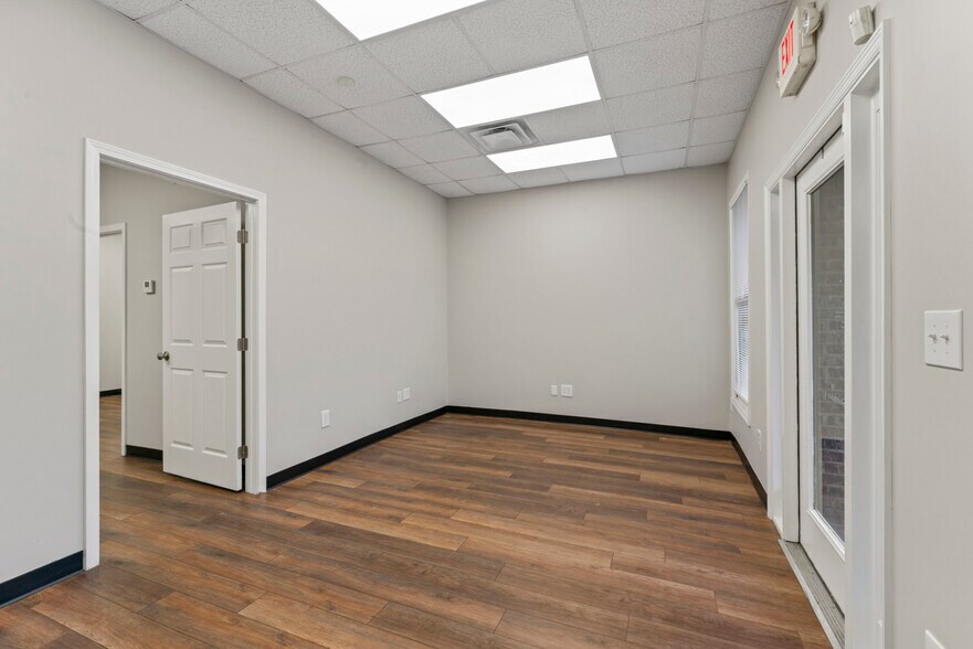 More Photos Of 38 E Main St, Hampton Medical For Lease