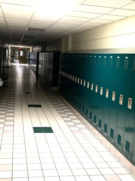 More Photos Of 3994 Wequiock Rd, Green Bay Specialty For Sale