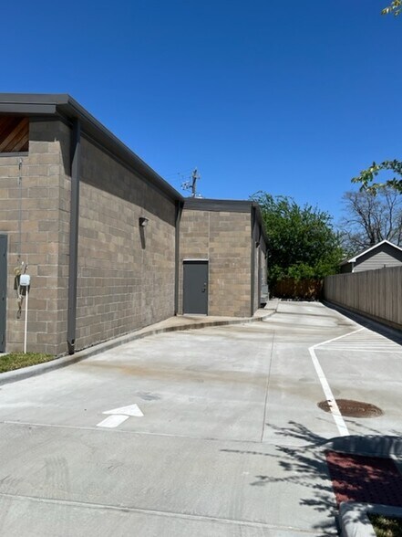 More Photos Of 2702 Yale St, Houston Freestanding For Sale