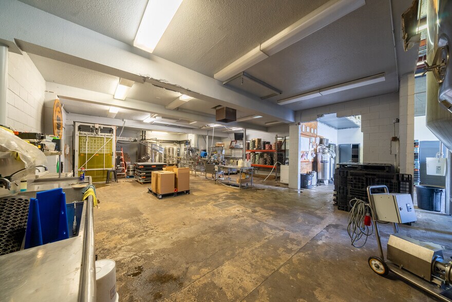 More Photos Of 2003 Colburn St, Honolulu Warehouse For Sale