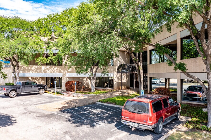 More Photos Of 888 Isom Rd, San Antonio Office For Lease