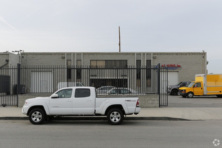 More Photos Of 14942 Delano St, Van Nuys Warehouse For Lease