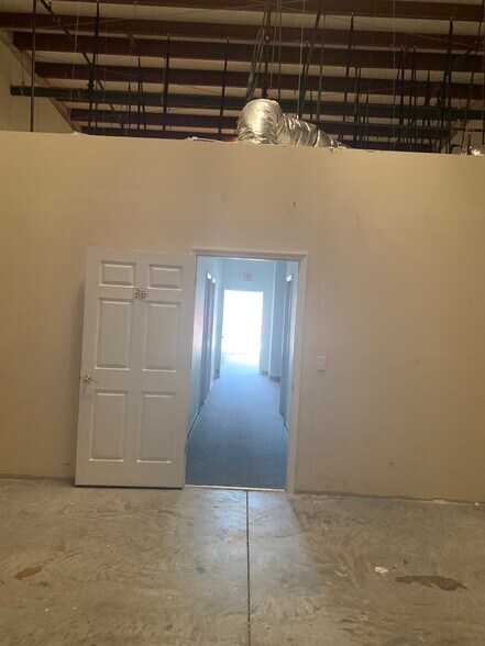 More Photos Of 5103 Lena Rd, Bradenton Light Distribution For Lease