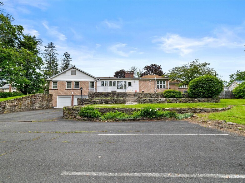 More Photos Of 1830 Route 209, Brodheadsville Office For Sale