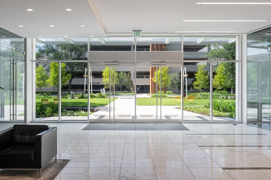 More Photos Of 5251 Westheimer Rd, Houston Unknown For Lease