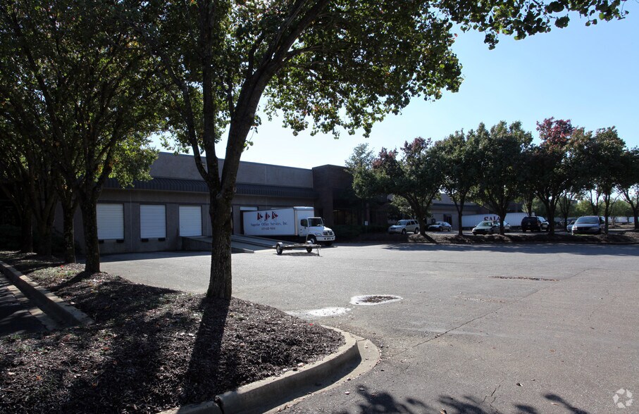 More Photos Of 4800 Southridge Blvd, Memphis Distribution For Lease