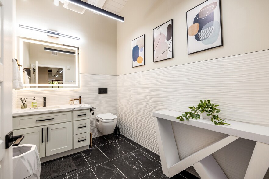 More Photos Of 444 Hobron Ln, Honolulu Coworking Space