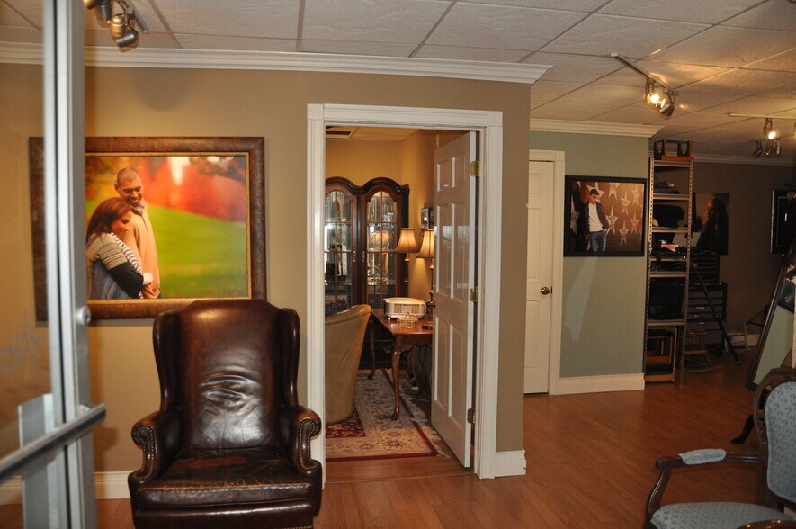 More Photos Of 113 Locust St, Monticello Office For Lease