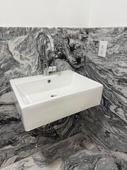 More Photos Of 3516 Sacramento St, San Francisco Storefront Retail Office For Lease