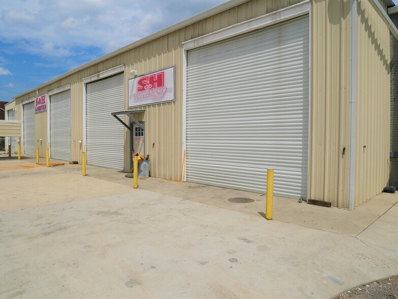 More Photos Of 105 Maple St, Rossville Light Distribution For Sale