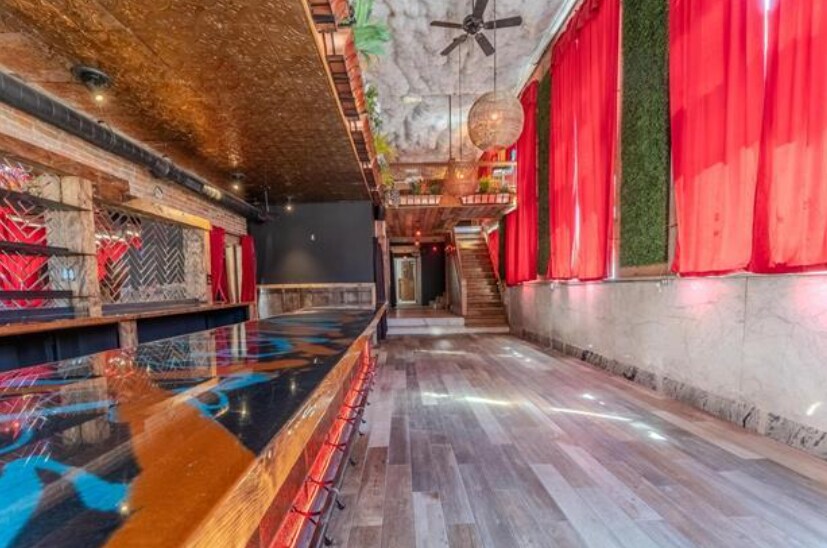 More Photos Of 178 S Wabash St, Wabash Storefront For Sale
