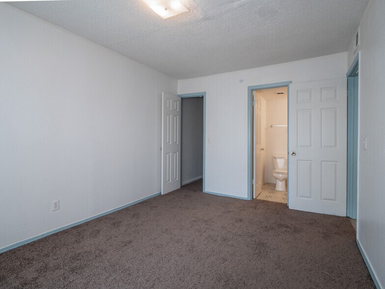 More Photos Of 5924 NW 10th St, Oklahoma City Apartments For Sale