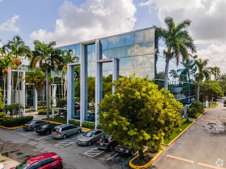 More Photos Of 16853-16855 NE 2nd Ave, North Miami Beach Office For Lease