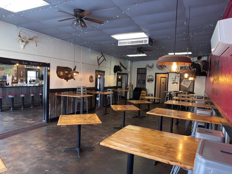 More Photos Of 893 Main St SW, Gainesville Storefront For Lease