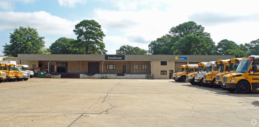 More Photos Of 994 Scott St, Norfolk Warehouse For Lease