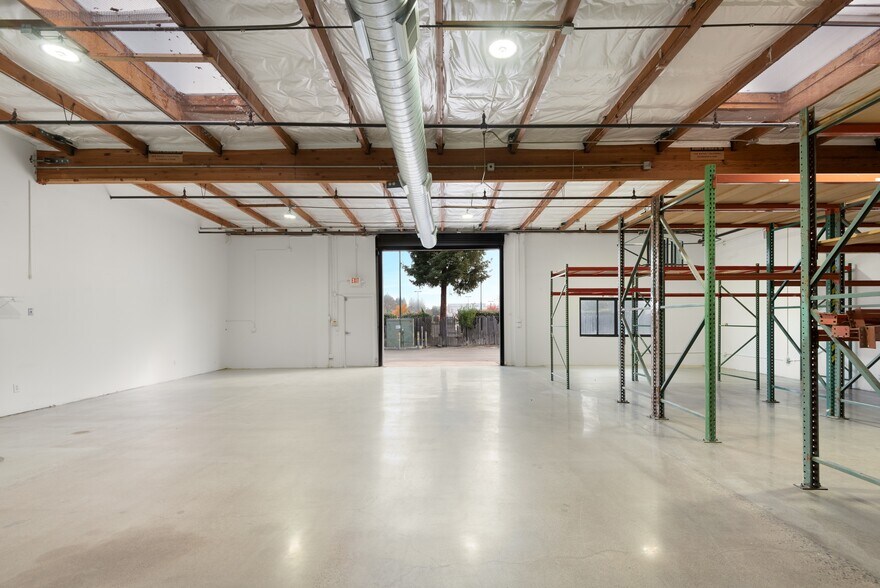 More Photos Of 914-918 Industrial Ave, Palo Alto Warehouse For Lease