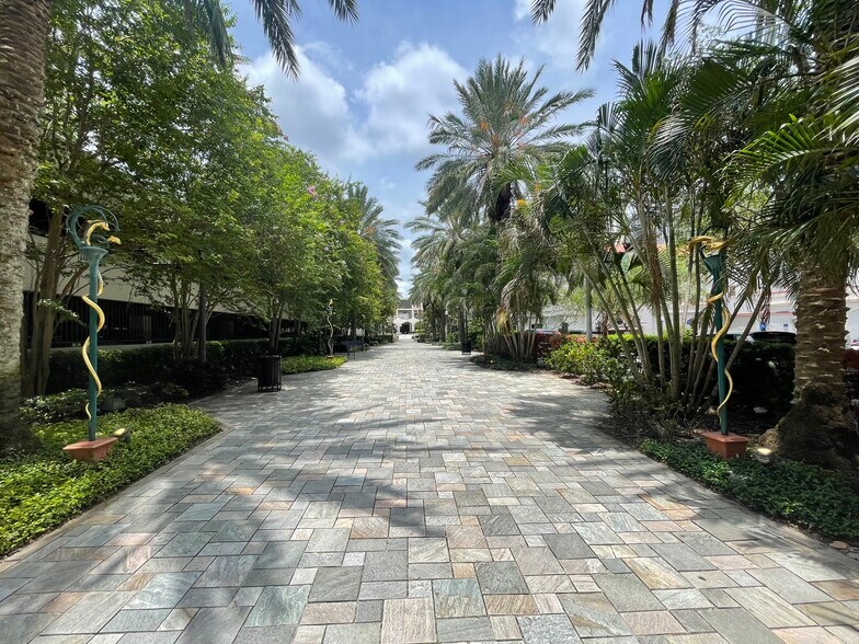 More Photos Of 153 2nd Ave N, Saint Petersburg Unknown For Lease