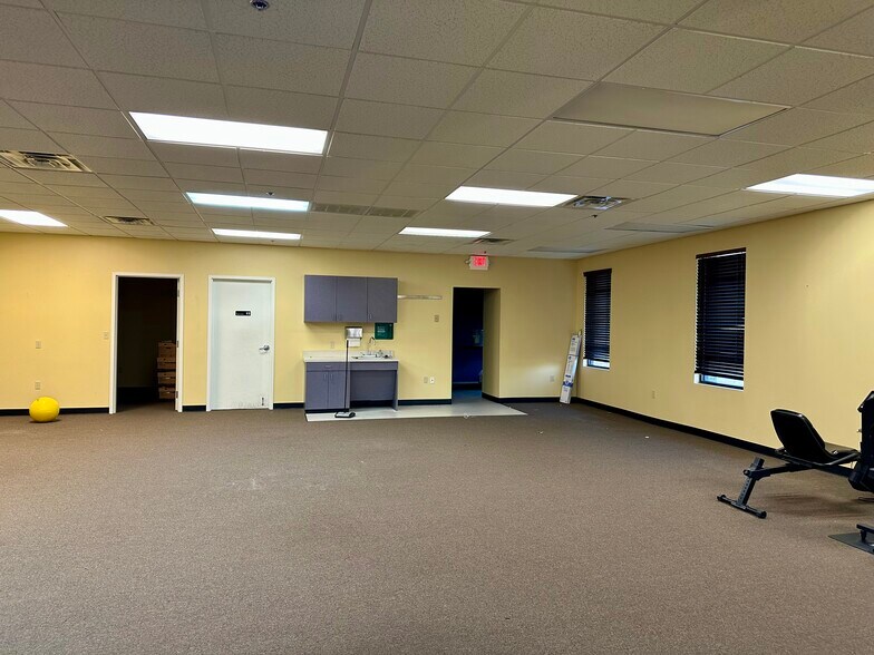 More Photos Of 10229 E 96th St N, Owasso Office For Lease