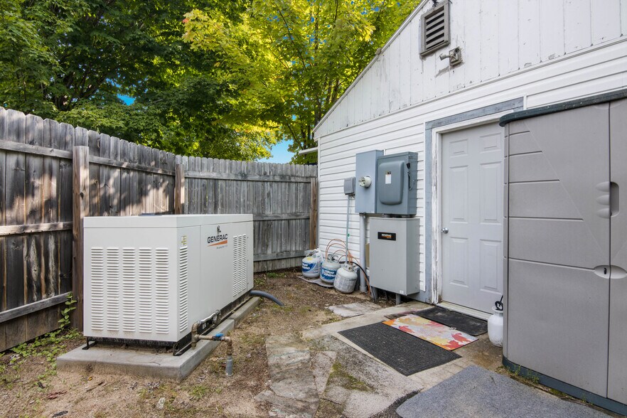 More Photos Of 4871 U.S. 31, Eastport Hotel For Sale