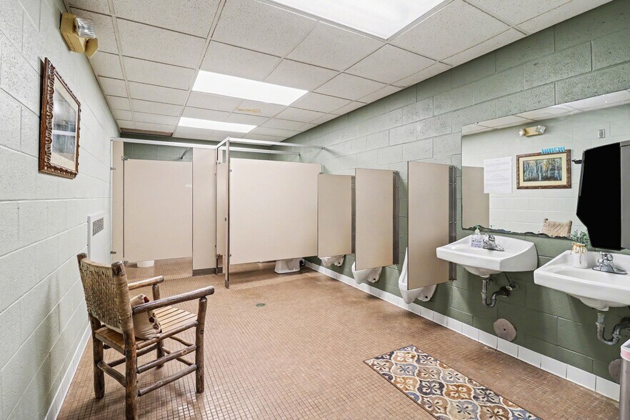 More Photos Of 3301 Green St, Shelby Industrial For Sale