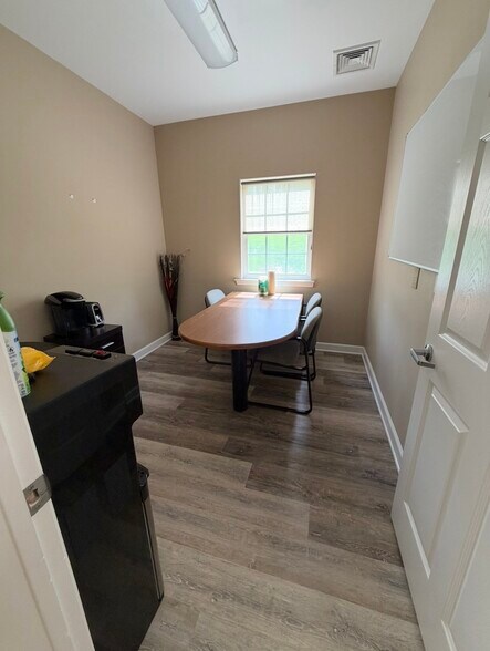 More Photos Of 66 Buck Rd, Southampton Medical For Lease