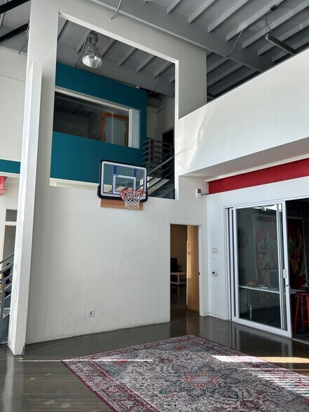 More Photos Of 4052-4058 Del Rey Ave, Marina Del Rey Loft Creative Space For Lease