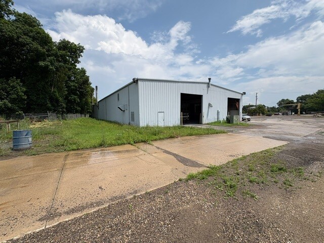 More Photos Of 1492 E Grand River Ave, Williamston Warehouse For Lease