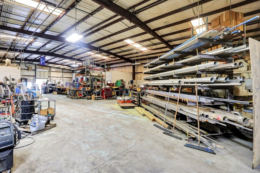 More Photos Of 3325 Millbranch Rd, Memphis Warehouse For Sale