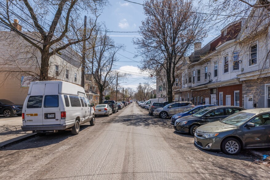More Photos Of 8711 118th St, Richmond Hill Office For Lease