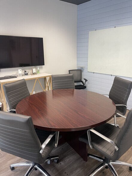 More Photos Of 186 N Palafox St, Pensacola Coworking Space
