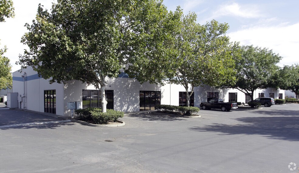 More Photos Of 4900 Warehouse Way, Sacramento Unknown For Lease