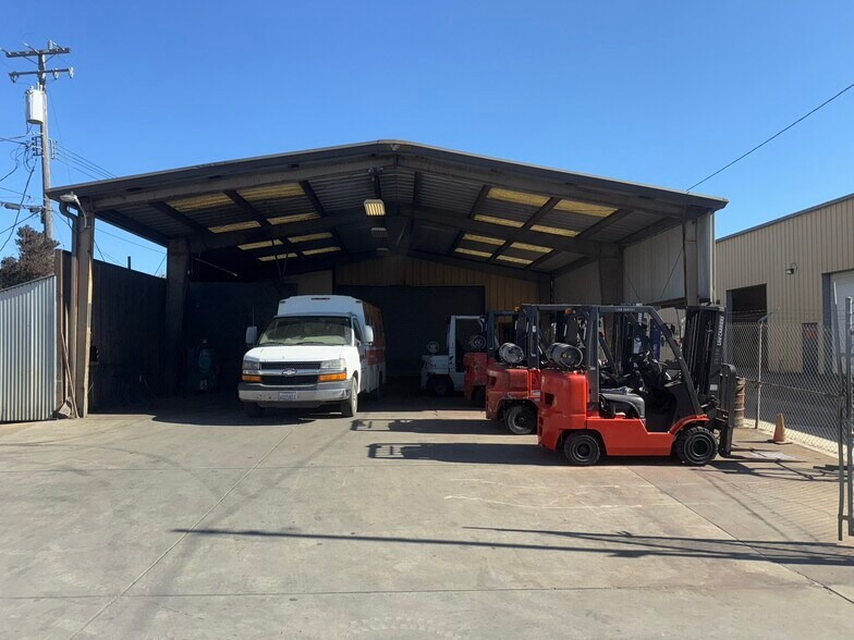 More Photos Of 1360-1366 Burton Ave, Salinas Warehouse For Sale